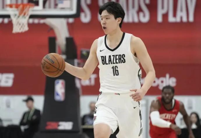 开云APP-四场夏联打完，杨瀚森缺点暴露无遗，他需要更多时间提升自己